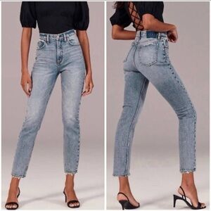 Abercrombie & Fitch The Mom High Rise Curve Love Jeans